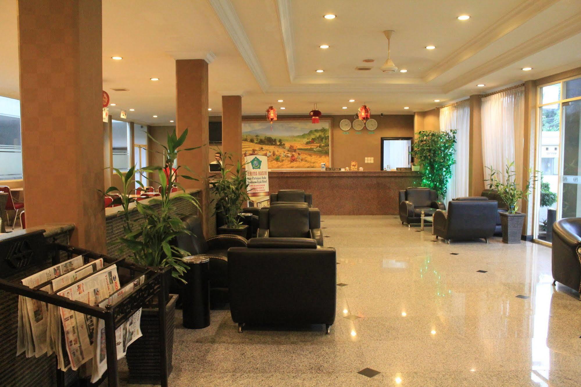 โรงแรมสินาร์3 Sedati ภายนอก รูปภาพ